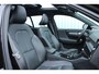 Volvo XC40 Recharge P8 AWD R-Design | Panoramadak| Premium Audio by Harman en Kardon|Rondomzicht Camera| Lederen Interieur| Alarmklasse 3| Electrisch bedienbare Voorstoelen| Warmtepomp| Park Assist voor en Achter.