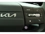 Kia EV3 Plus Advanced 81.4 kWh DEMO - Automatische achterklep - Stoel/Stuur verwarming - Apple Carplay/Android Auto - Schuif/Kantel dak - Achteruitrij camera - Adaptive cruise control Fabrieskgarantie t/m 10-10-2032