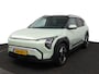 Kia EV3 Plus Advanced 81.4 kWh DEMO - Automatische achterklep - Stoel/Stuur verwarming - Apple Carplay/Android Auto - Schuif/Kantel dak - Achteruitrij camera - Adaptive cruise control Fabrieskgarantie t/m 10-10-2032