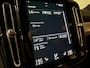 Volvo XC40 T2 Aut. R-Design Schuifdak | Adaptieve Cruise Control | Stoel en Stuurwielverwarming | Parkeercamera | Pilot Assist | Keyless Drive | Parkeersensoren voor+achter | Leder / Alcantara R-Design bekleding met wit stiksel en bies | Zitting verlenging voorstoelen | Privacy Glass | Elektrisch bedienbare achterklep | Climate Control L+R | DAB Radio | Apple Carplay/Android Auto | Volvo On Call met mobiele App functie |