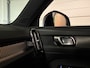 Volvo XC40 T2 Aut. R-Design Schuifdak | Adaptieve Cruise Control | Stoel en Stuurwielverwarming | Parkeercamera | Pilot Assist | Keyless Drive | Parkeersensoren voor+achter | Leder / Alcantara R-Design bekleding met wit stiksel en bies | Zitting verlenging voorstoelen | Privacy Glass | Elektrisch bedienbare achterklep | Climate Control L+R | DAB Radio | Apple Carplay/Android Auto | Volvo On Call met mobiele App functie |