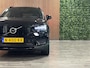 Volvo XC40 T2 Aut. R-Design Schuifdak | Adaptieve Cruise Control | Stoel en Stuurwielverwarming | Parkeercamera | Pilot Assist | Keyless Drive | Parkeersensoren voor+achter | Leder / Alcantara R-Design bekleding met wit stiksel en bies | Zitting verlenging voorstoelen | Privacy Glass | Elektrisch bedienbare achterklep | Climate Control L+R | DAB Radio | Apple Carplay/Android Auto | Volvo On Call met mobiele App functie |