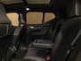 Volvo XC40 T2 Aut. R-Design Schuifdak | Adaptieve Cruise Control | Stoel en Stuurwielverwarming | Parkeercamera | Pilot Assist | Keyless Drive | Parkeersensoren voor+achter | Leder / Alcantara R-Design bekleding met wit stiksel en bies | Zitting verlenging voorstoelen | Privacy Glass | Elektrisch bedienbare achterklep | Climate Control L+R | DAB Radio | Apple Carplay/Android Auto | Volvo On Call met mobiele App functie |