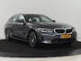 BMW 3-Serie 318i High Executive | Sport Line | Leder | Stoelverwarming | Camera | Sportstoelen | Carplay | Sfeerverlichting | Live Cockpit | Navigatie | Full LED | Climate control | Park Assist | Cruise control