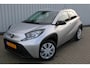 Toyota Aygo X 1.0 VVT-i MT Play | Incl. 12 maanden garantie | Adaptieve cruise control | Airco | Apple carplay/Android auto | DAB radio | Parkeercamera |