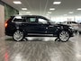 Volvo XC90 T8 AWD Recharge Inscription Trekhaak | 360° Camera | Harman Kardon | Schuifdak | 21 Inch | Adaptieve Cruise Control | Stoel en Stuurwielverwarming | Full LED Meesturende koplampen | Pilot Assist | BLIS Dode Hoek Detectie | Lederen bekleding | Keyless Drive | Parkeersensoren voor+achter | Privacy Glass | Elektrisch bedienbare achterklep | Geïntegreerde zongordijnen achterportieren | 7-Persoons | 4-Zone Climate Control | DAB Radio | Apple Carplay/Android Auto | Volvo On Call met mobiele App functie | Onyx Black Metallic |