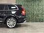 Volvo XC90 T8 AWD Recharge Inscription Trekhaak | 360° Camera | Harman Kardon | Schuifdak | 21 Inch | Adaptieve Cruise Control | Stoel en Stuurwielverwarming | Full LED Meesturende koplampen | Pilot Assist | BLIS Dode Hoek Detectie | Lederen bekleding | Keyless Drive | Parkeersensoren voor+achter | Privacy Glass | Elektrisch bedienbare achterklep | Geïntegreerde zongordijnen achterportieren | 7-Persoons | 4-Zone Climate Control | DAB Radio | Apple Carplay/Android Auto | Volvo On Call met mobiele App functie | Onyx Black Metallic |