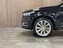 Volvo XC90 T8 AWD Recharge Inscription Trekhaak | 360° Camera | Harman Kardon | Schuifdak | 21 Inch | Adaptieve Cruise Control | Stoel en Stuurwielverwarming | Full LED Meesturende koplampen | Pilot Assist | BLIS Dode Hoek Detectie | Lederen bekleding | Keyless Drive | Parkeersensoren voor+achter | Privacy Glass | Elektrisch bedienbare achterklep | Geïntegreerde zongordijnen achterportieren | 7-Persoons | 4-Zone Climate Control | DAB Radio | Apple Carplay/Android Auto | Volvo On Call met mobiele App functie | Onyx Black Metallic |