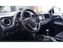 Toyota RAV4 Hybrid business edition Cruise-controle ECC led-verlichting Navi key-less go en start electrische achterklep stoel-stuur verwarming lane-assist private-glas camera boekjes aanwezig PDC v+a