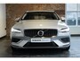 Volvo V60 T6 Plug-in hybrid AWD Essential Bright | Lederen bekleding | Electrische wegklapbare trekhaak | Stoelverwarming | Adaptive cruise Control | Parkeersensoren voor + achter | Parkeercamera | BLIS | Stuurwielverwarming