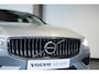 Volvo V60 T6 Plug-in hybrid AWD Essential Bright | Lederen bekleding | Electrische wegklapbare trekhaak | Stoelverwarming | Adaptive cruise Control | Parkeersensoren voor + achter | Parkeercamera | BLIS | Stuurwielverwarming
