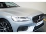 Volvo V60 T6 Plug-in hybrid AWD Essential Bright | Lederen bekleding | Electrische wegklapbare trekhaak | Stoelverwarming | Adaptive cruise Control | Parkeersensoren voor + achter | Parkeercamera | BLIS | Stuurwielverwarming