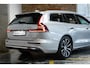 Volvo V60 T6 Plug-in hybrid AWD Essential Bright | Lederen bekleding | Electrische wegklapbare trekhaak | Stoelverwarming | Adaptive cruise Control | Parkeersensoren voor + achter | Parkeercamera | BLIS | Stuurwielverwarming