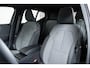Volvo XC40 B4 Plus Dark | Trekhaak Semi-elektrisch | Adaptieve Cruise Control | Pilot Assist | Verwarmbare voorstoelen | Verwarmbaar stuurwiel | Blind Spot Information System | Verwarmbare voorruit | Parkeercamera | Parkeersensoren voor + achter |