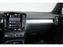 Volvo XC40 B4 Plus Dark | Trekhaak Semi-elektrisch | Adaptieve Cruise Control | Pilot Assist | Verwarmbare voorstoelen | Verwarmbaar stuurwiel | Blind Spot Information System | Verwarmbare voorruit | Parkeercamera | Parkeersensoren voor + achter |