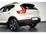 Volvo XC40 B4 Plus Dark | Trekhaak Semi-elektrisch | Adaptieve Cruise Control | Pilot Assist | Verwarmbare voorstoelen | Verwarmbaar stuurwiel | Blind Spot Information System | Verwarmbare voorruit | Parkeercamera | Parkeersensoren voor + achter |