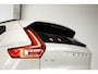 Volvo XC40 B4 Plus Dark | Trekhaak Semi-elektrisch | Adaptieve Cruise Control | Pilot Assist | Verwarmbare voorstoelen | Verwarmbaar stuurwiel | Blind Spot Information System | Verwarmbare voorruit | Parkeercamera | Parkeersensoren voor + achter |