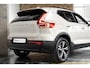 Volvo XC40 B4 Plus Dark | Trekhaak Semi-elektrisch | Adaptieve Cruise Control | Pilot Assist | Verwarmbare voorstoelen | Verwarmbaar stuurwiel | Blind Spot Information System | Verwarmbare voorruit | Parkeercamera | Parkeersensoren voor + achter |