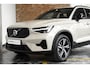 Volvo XC40 B4 Plus Dark | Trekhaak Semi-elektrisch | Adaptieve Cruise Control | Pilot Assist | Verwarmbare voorstoelen | Verwarmbaar stuurwiel | Blind Spot Information System | Verwarmbare voorruit | Parkeercamera | Parkeersensoren voor + achter |