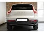 Volvo XC40 B4 Plus Dark | Trekhaak Semi-elektrisch | Adaptieve Cruise Control | Pilot Assist | Verwarmbare voorstoelen | Verwarmbaar stuurwiel | Blind Spot Information System | Verwarmbare voorruit | Parkeercamera | Parkeersensoren voor + achter |