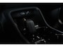 Volvo XC40 B4 Plus Dark | Trekhaak Semi-elektrisch | Adaptieve Cruise Control | Pilot Assist | Verwarmbare voorstoelen | Verwarmbaar stuurwiel | Blind Spot Information System | Verwarmbare voorruit | Parkeercamera | Parkeersensoren voor + achter |