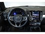 Volvo XC40 B4 Plus Dark | Verwarmbare Voorstoelen en Stuurwiel | Semi-Elektrische Trekhaak | Verwarmbare Voorruit | Premium Audio by Harman Kardon | Adaptieve Cruise Control | Park Assist