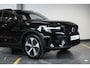 Volvo XC40 B4 Plus Dark | Trekhaak Semi-elektrisch | Adaptieve Cruise Control | Pilot Assist | Verwarmbare voorstoelen | Verwarmbaar stuurwiel | Blind Spot Information System | Verwarmbare voorruit | Parkeercamera | Parkeersensoren voor + achter |