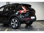 Volvo XC40 B4 Plus Dark | Trekhaak Semi-elektrisch | Adaptieve Cruise Control | Pilot Assist | Verwarmbare voorstoelen | Verwarmbaar stuurwiel | Blind Spot Information System | Verwarmbare voorruit | Parkeercamera | Parkeersensoren voor + achter |