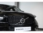 Volvo XC40 B4 Plus Dark | Trekhaak Semi-elektrisch | Adaptieve Cruise Control | Pilot Assist | Verwarmbare voorstoelen | Verwarmbaar stuurwiel | Blind Spot Information System | Verwarmbare voorruit | Parkeercamera | Parkeersensoren voor + achter |