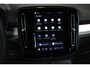 Volvo XC40 B4 Plus Dark | Trekhaak Semi-elektrisch | Adaptieve Cruise Control | Pilot Assist | Verwarmbare voorstoelen | Verwarmbaar stuurwiel | Blind Spot Information System | Verwarmbare voorruit | Parkeercamera | Parkeersensoren voor + achter |
