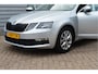 Skoda Octavia Combi 1.0 TSI Greentech Business Edition O.a: PDC, Carplay, Navi, Clima, Cruise, Stoelverw, Etc. All-in prijs!