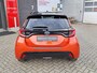 Toyota Yaris 1.5 Hybrid Executive HEAD-UP PDC VOOR EN ACHTER STOELVERWARMING LUXE BEKLEDING