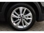 Volkswagen T-Cross 1.0 TSI Life Edition 115PK / 85kW PL €560 p/m* trekhaak side assist acc stoelverwarming climatronic park assist privacy glas 17" lmv 4 seizoenen banden ambiente verlichting zwarte dakhemel dimmende spiegel lendesteunen acc draadloos laden en draadloos carplay