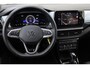 Volkswagen T-Cross 1.0 TSI Life Edition 115PK / 85kW PL €560 p/m* trekhaak side assist acc stoelverwarming climatronic park assist privacy glas 17" lmv 4 seizoenen banden ambiente verlichting zwarte dakhemel dimmende spiegel lendesteunen acc draadloos laden en draadloos carplay
