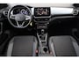 Volkswagen T-Cross 1.0 TSI Life Edition 115PK / 85kW PL €560 p/m* trekhaak side assist acc stoelverwarming climatronic park assist privacy glas 17" lmv 4 seizoenen banden ambiente verlichting zwarte dakhemel dimmende spiegel lendesteunen acc draadloos laden en draadloos carplay