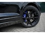 Volkswagen Touareg 3.0 TSi eHybrid 4MOTION R design | Luchtvering | VW-garantie 5jaar / 100.000km | Panoramisch schuifdak | Trekhaak elektrisch | Adaptieve Cruise Control | Soft close portieren | Leder "Puglia" "R-logo' zwart/ blauwe stikking |
