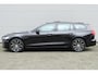 Volvo V60 T6 Plug-in hybrid AWD Plus Dark | | Verwarmbare Voorstoelen (met geheugen), Stuurwiel en Achterbank | Semi-Elektrische Trekhaak | Verwarmbare Voorruit | Premium Audio by Harman Kardon | 360-Camera