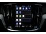 Volvo V60 T6 Plug-in hybrid AWD Plus Dark | | Verwarmbare Voorstoelen (met geheugen), Stuurwiel en Achterbank | Semi-Elektrische Trekhaak | Verwarmbare Voorruit | Premium Audio by Harman Kardon | 360-Camera