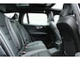 Volvo V60 T6 Plug-in hybrid AWD Plus Dark | | Verwarmbare Voorstoelen (met geheugen), Stuurwiel en Achterbank | Semi-Elektrische Trekhaak | Verwarmbare Voorruit | Premium Audio by Harman Kardon | 360-Camera