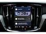 Volvo V60 T6 Plug-in hybrid AWD Plus Dark | | Verwarmbare Voorstoelen (met geheugen), Stuurwiel en Achterbank | Semi-Elektrische Trekhaak | Verwarmbare Voorruit | Premium Audio by Harman Kardon | 360-Camera