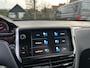 Peugeot 208 1.2 Blue Lion 82 PK | Complete Uitvoering | Navigatie | Airco | Cruise Control | LED Dagrijverlichting | Parkeersensoren | Midden Armsteun | All Season Banden | Apple Carplay & Android Auto | Dakspoiler | Mistlampen | Elektrisch Pakket