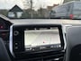 Peugeot 208 1.2 Blue Lion 82 PK | Complete Uitvoering | Navigatie | Airco | Cruise Control | LED Dagrijverlichting | Parkeersensoren | Midden Armsteun | All Season Banden | Apple Carplay & Android Auto | Dakspoiler | Mistlampen | Elektrisch Pakket