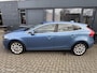 Volvo V40 2.0 T3 Momentum ECC Navi Xenon Cruise Bl.tooth 17"LM Stoelverwarming