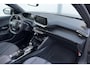 Peugeot e-2008 EV Allure 50 kWh | Navigatie | Camera | Cruise control | Climate control | LED verlichting | 17" LMV