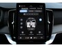 Volvo XC90 T8 Recharge AWD Ultra Bright | Luchtvering | Semi-elektrische trekhaak | Panoramadak met schuif-/kantelfunctie | Verwarmbare voorstoelen met massagefunctie en ventilatie | Verwarmbare achterbank | Premium audio by Bowers & Wilkins | Standkachel | 360° Parkeercamera |