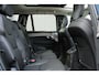 Volvo XC90 T8 Recharge AWD Ultra Bright | Luchtvering | Semi-elektrische trekhaak | Panoramadak met schuif-/kantelfunctie | Verwarmbare voorstoelen met massagefunctie en ventilatie | Verwarmbare achterbank | Premium audio by Bowers & Wilkins | Standkachel | 360° Parkeercamera |