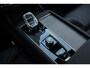 Volvo XC90 T8 Recharge AWD Ultra Bright | Luchtvering | Semi-elektrische trekhaak | Panoramadak met schuif-/kantelfunctie | Verwarmbare voorstoelen met massagefunctie en ventilatie | Verwarmbare achterbank | Premium audio by Bowers & Wilkins | Standkachel | 360° Parkeercamera |
