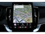 Volvo XC90 T8 Recharge AWD Ultra Bright | Luchtvering | Semi-elektrische trekhaak | Panoramadak met schuif-/kantelfunctie | Verwarmbare voorstoelen met massagefunctie en ventilatie | Verwarmbare achterbank | Premium audio by Bowers & Wilkins | Standkachel | 360° Parkeercamera |