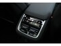 Volvo XC90 T8 Recharge AWD Ultra Bright | Luchtvering | Semi-elektrische trekhaak | Panoramadak met schuif-/kantelfunctie | Verwarmbare voorstoelen met massagefunctie en ventilatie | Verwarmbare achterbank | Premium audio by Bowers & Wilkins | Standkachel | 360° Parkeercamera |