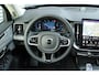 Volvo XC90 T8 Recharge AWD Ultra Bright | Luchtvering | Semi-elektrische trekhaak | Panoramadak met schuif-/kantelfunctie | Verwarmbare voorstoelen met massagefunctie en ventilatie | Verwarmbare achterbank | Premium audio by Bowers & Wilkins | Standkachel | 360° Parkeercamera |